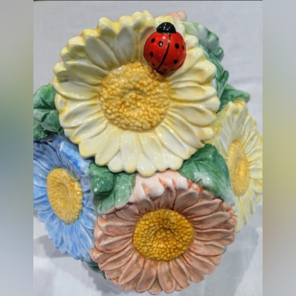 Big Lakehouse sunflower & ladybug, chalkware tea pot. - Picture 4 of 14